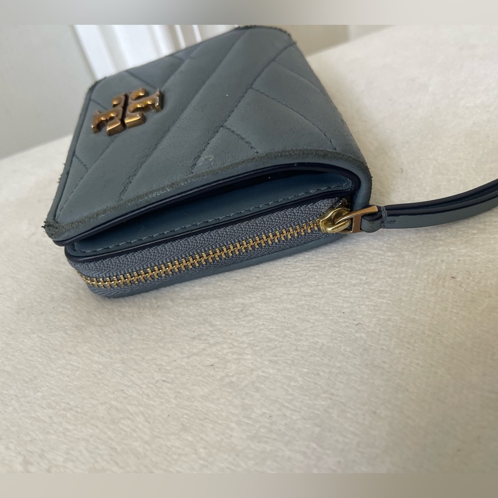 Tory Burch Quilted Compact Wallet - Picture 6 of 9